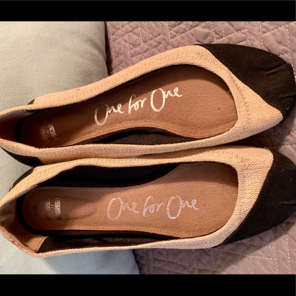 Tom’s One for One black/linen flats NWOT sz 6